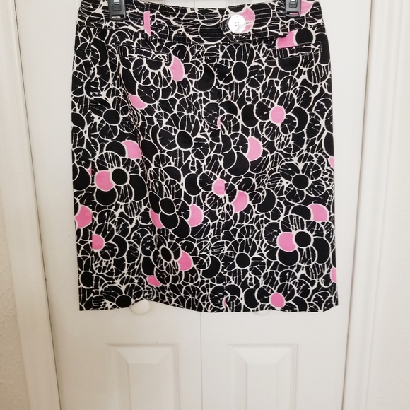 Abstract, Pink & Black Skirt - Picture 6 of 7